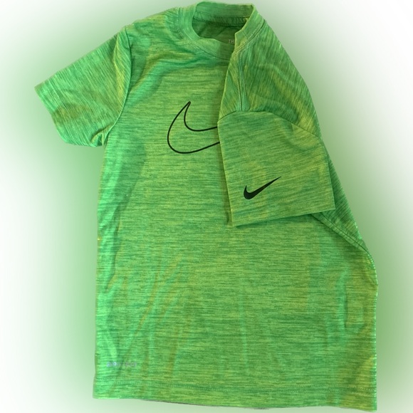 Nike Dri Fit Tee , size 5-6 year - Picture 2 of 4
